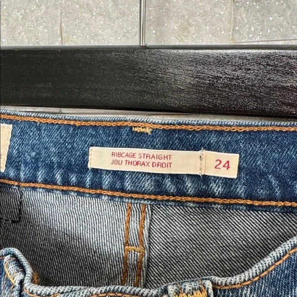 Levi’s | Ribcage Straight - Picture 2 of 4